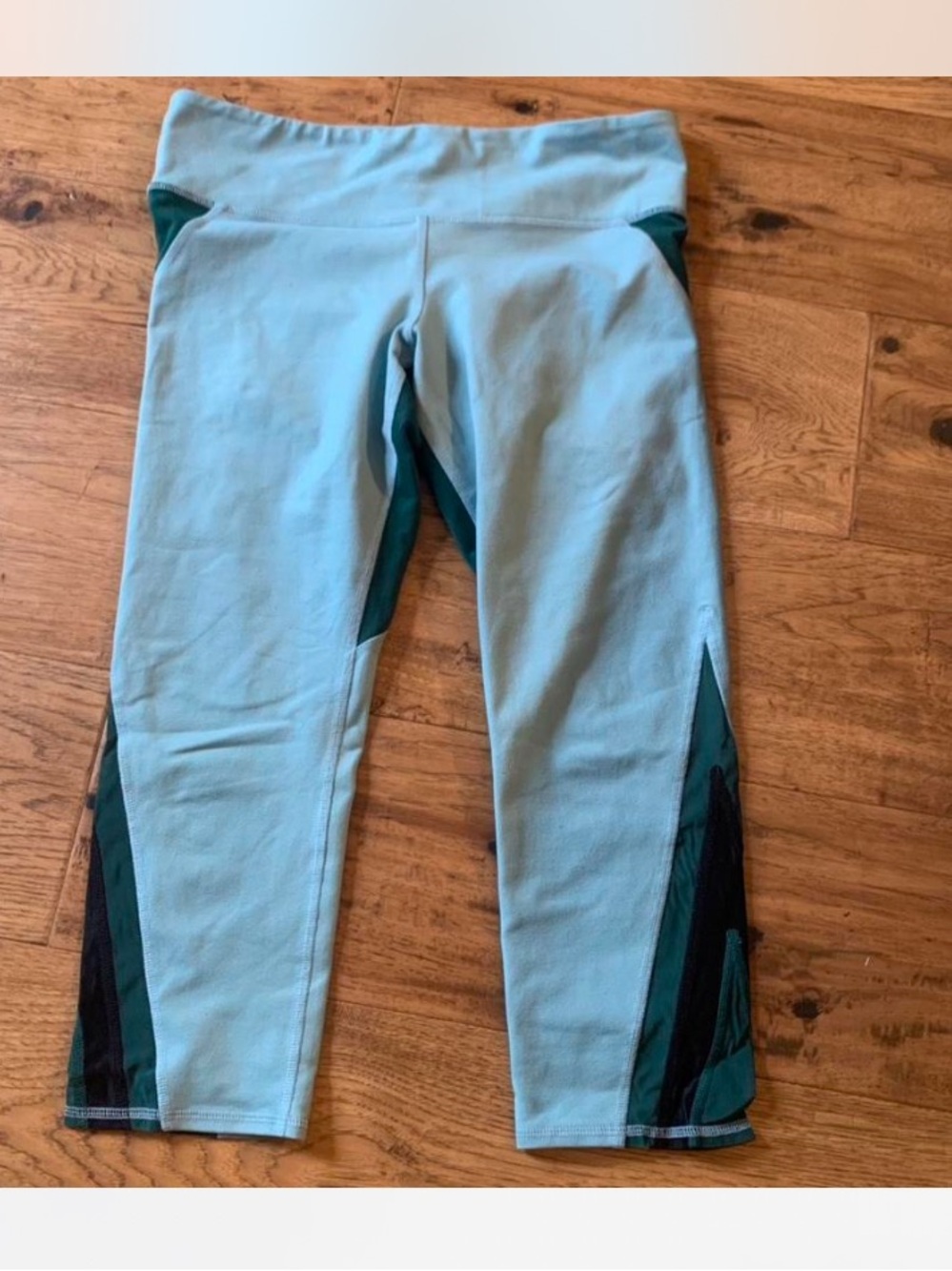 ALO Women’s  Light greenAthletic Leggings with Dark Teal Accents